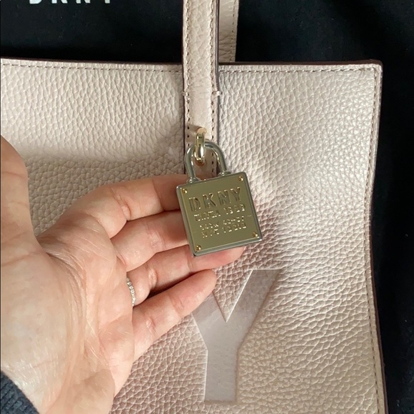 SOLD New DKNY Bag - Picture 2 of 4